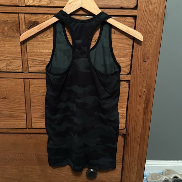 Athleta. Momentum Seamless Camo Tank - Picture 2 of 3